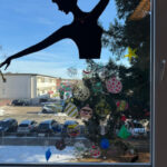 Ballerina am Fenster
